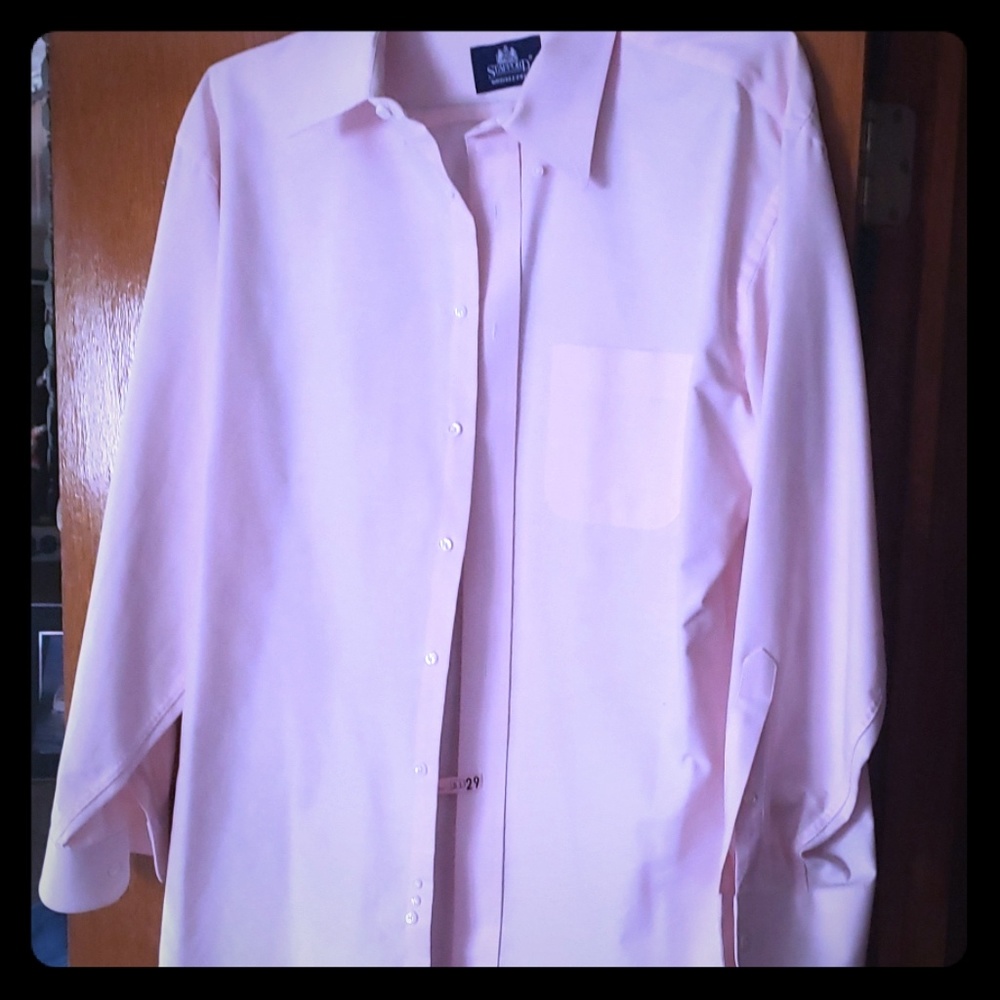 Mens 17 1/2 dress shirt. In blue. Pink and butgand